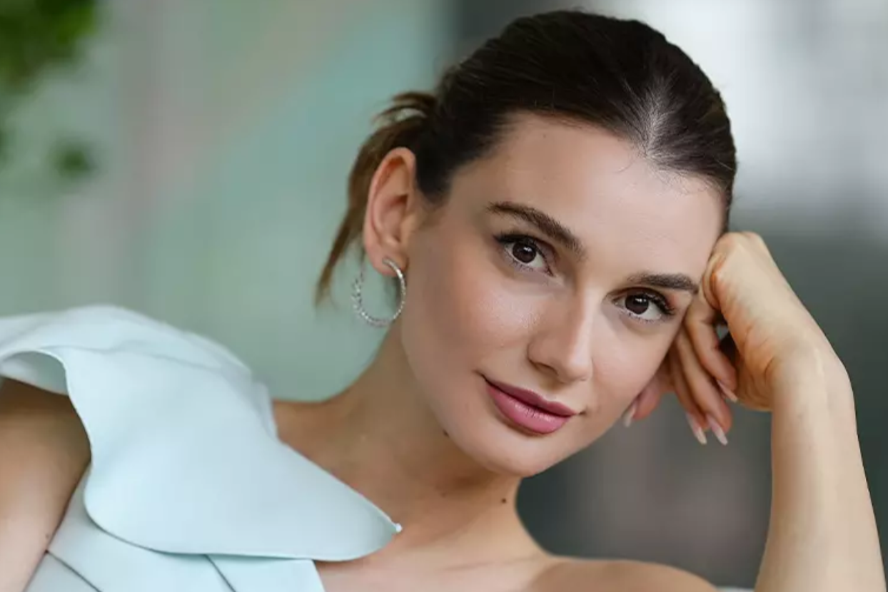 Aslı SümenAslı Sümen Aslı SümenAslı Sümen