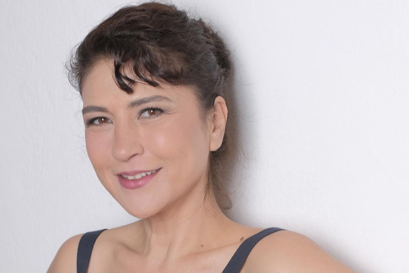 Gülçin HatıhanGülçin Hatıhan Gülçin HatıhanGülçin Hatıhan