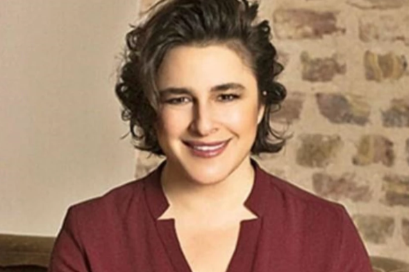 Esra DermancıoğluEsra Dermancıoğlu Esra DermancıoğluEsra Dermancıoğlu