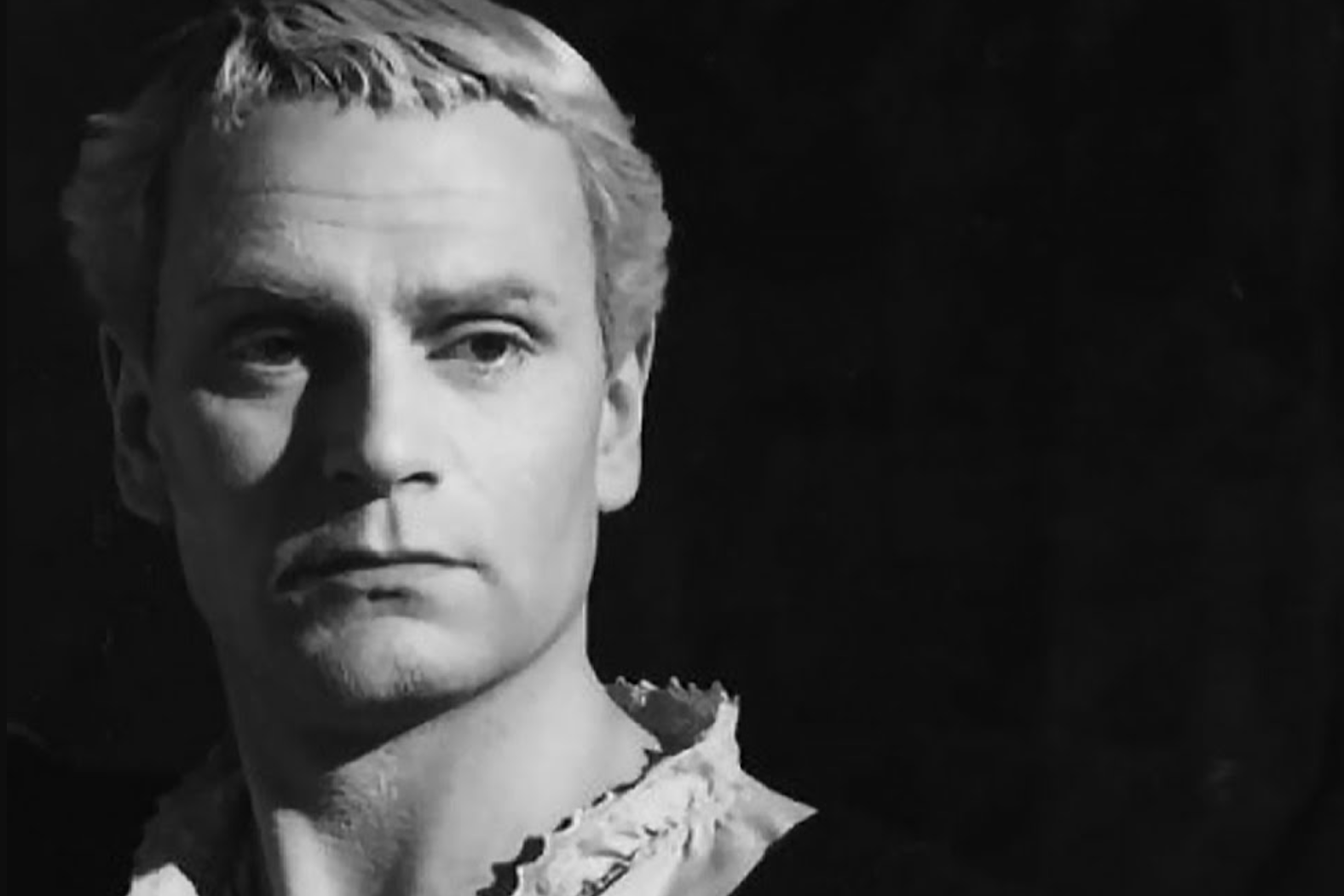 Laurence OlivierLaurence Olivier Laurence OlivierLaurence Olivier