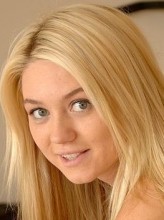 Alison Angel fotoğrafı