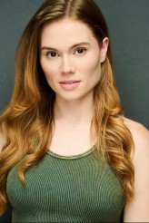 Danielle Titus fotoğrafı