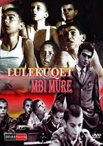 Lulekuqet Mbi Mure (1976) afişi