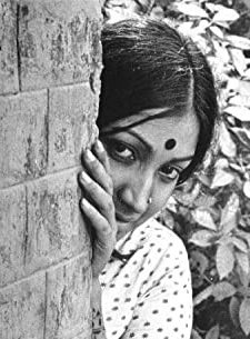 Ek Adhuri Kahani (1972) afişi