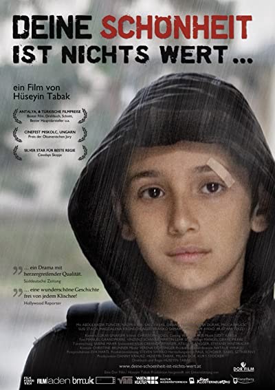 Güzelliğin On Par' Etmez (2012) afişi Güzelliğin On Par' Etmez (2012) afişi