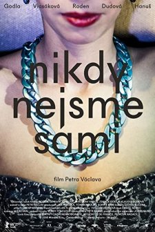 Nikdy nejsme sami (2016) afişi