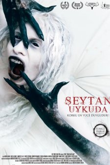 Şeytan Uykuda (2022) afişi