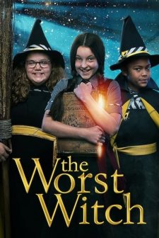 The Worst Witch (2017) afişi