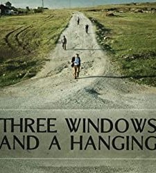 Tri Dritare dhe nje Varje (2014) afişi