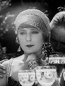 Üç Yüzlü Ayna (1927) afişi