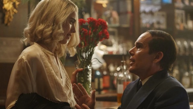 Eleştiri: "Mavi Ay" Yürek Burkan Bir Biyografi.