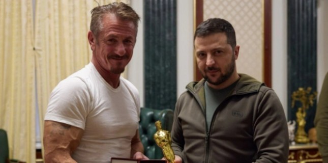 Sean Penn Oscar Ödülünü Ukrayna’ya Hediye Etti! Sean Penn Oscar Ödülünü Ukrayna’ya Hediye Etti!