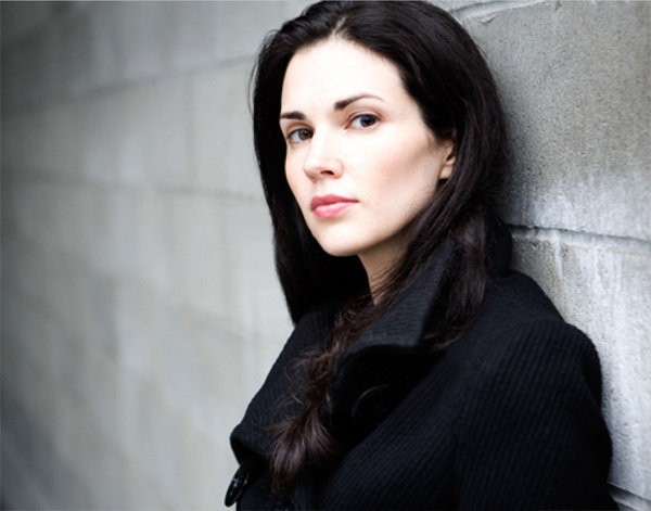 Laura Mennell Fotoğrafları 6