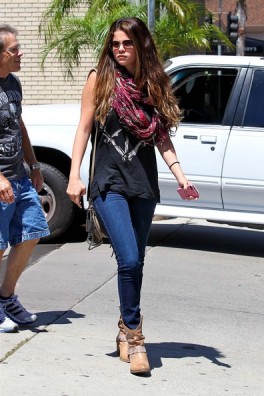 Selena Gomez Fotoğrafları 4425