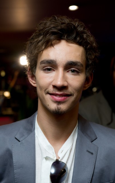 Robert Sheehan Fotoğrafı