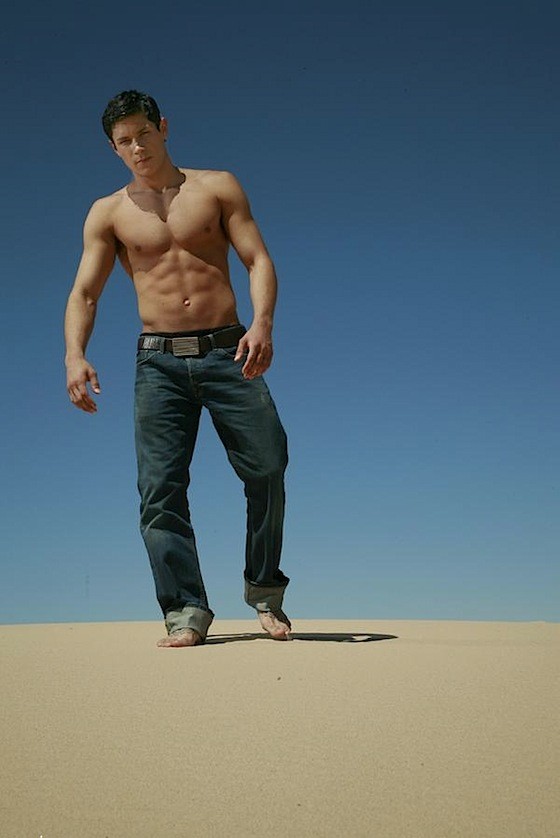 Alex Meraz Fotoğrafları 2