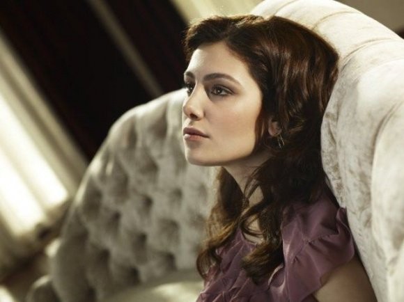 Burcu Binici Fotoğrafı