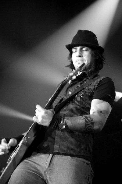 Adam Gontier Fotoğrafı