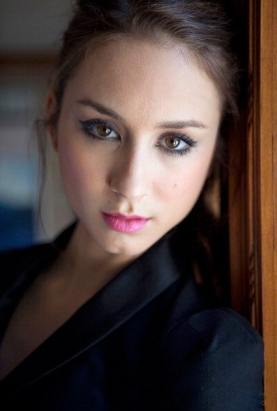 Troian Bellisario Fotoğrafı