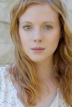 Zoe Boyle Fotoğrafları 1