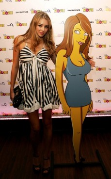 Keeley Hazell Fotoğrafı