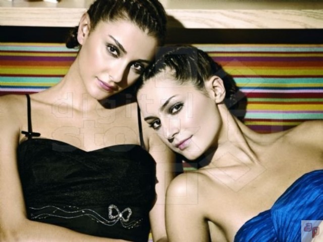 Özge Ulusoy Fotoğrafı