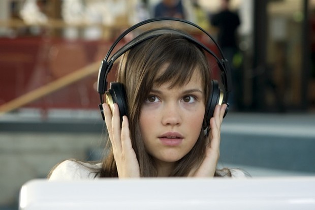 Emilia Schüle Fotoğrafı