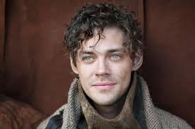Tom Payne Fotoğrafı
