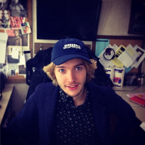 Toby Regbo Fotoğrafı