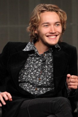 Toby Regbo Fotoğrafları 12