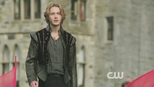 Toby Regbo Fotoğrafı