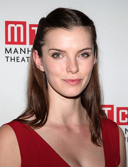 Betty Gilpin Fotoğrafları 19