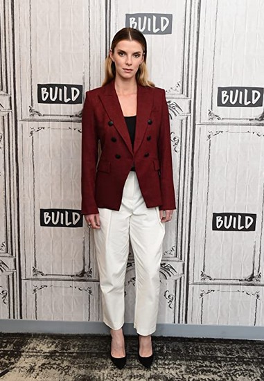 Betty Gilpin Fotoğrafı