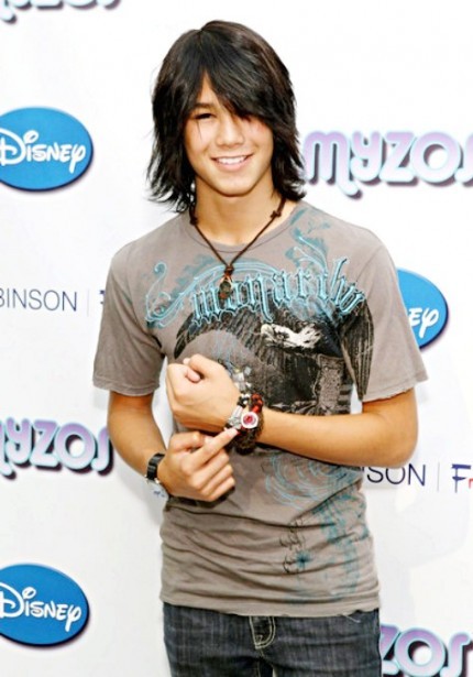Booboo Stewart fotoğrafı