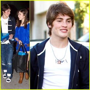 Gregg Sulkin Fotoğrafı