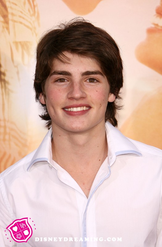 Gregg Sulkin Fotoğrafı