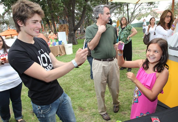 Gregg Sulkin Fotoğrafı