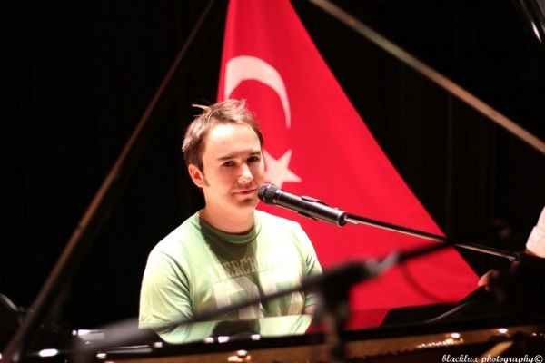 Mustafa Ceceli Fotoğrafı