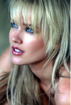 Nicky Whelan Fotoğrafları 27