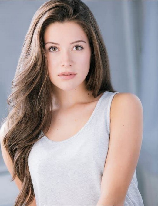 Natasha Calis Fotoğrafı