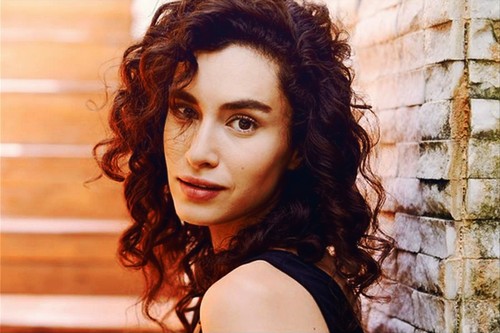 Hande Doğandemir Fotoğrafı
