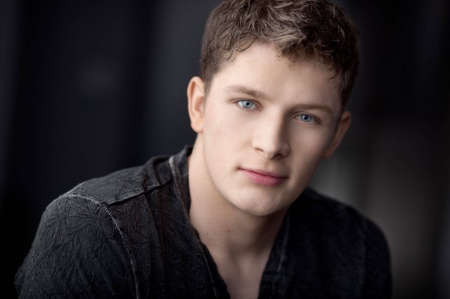 Brett Dier Fotoğrafları 2