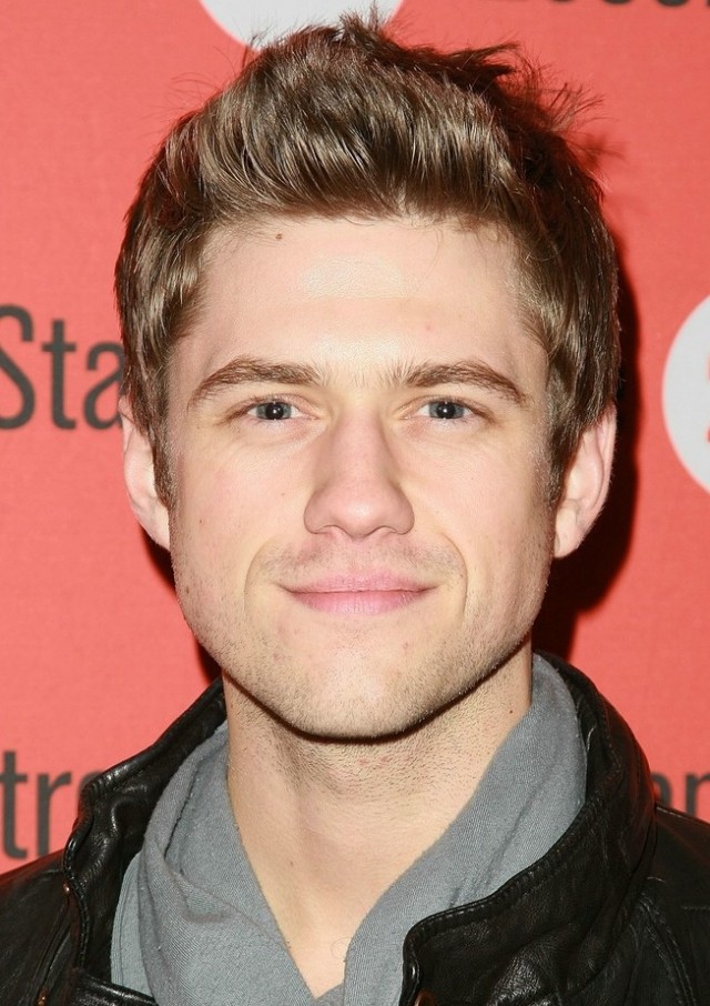 Aaron Tveit Fotoğrafı