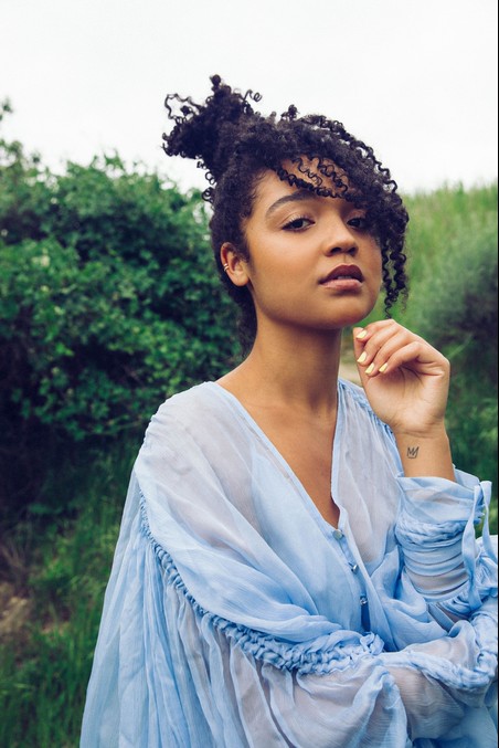 Aisha Dee Fotoğrafı