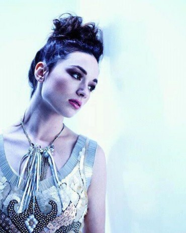 Crystal Reed Fotoğrafı