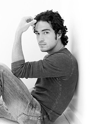 Alfonso Herrera Fotoğrafı