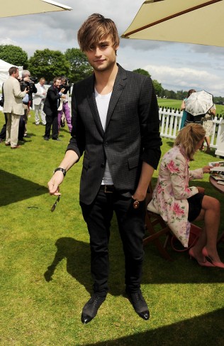 Douglas Booth Fotoğrafı