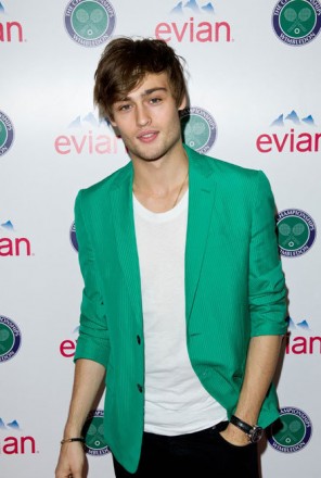 Douglas Booth Fotoğrafı