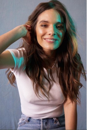 Caitlin Stasey Fotoğrafı