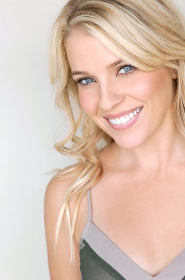 Alicia Leigh Willis Fotoğrafı